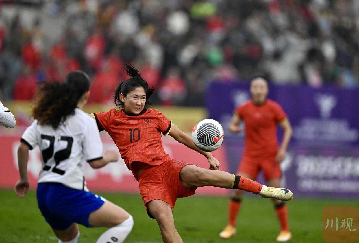 关于国际足球赛场上女队闪耀：国家女足斩获佳绩的信息