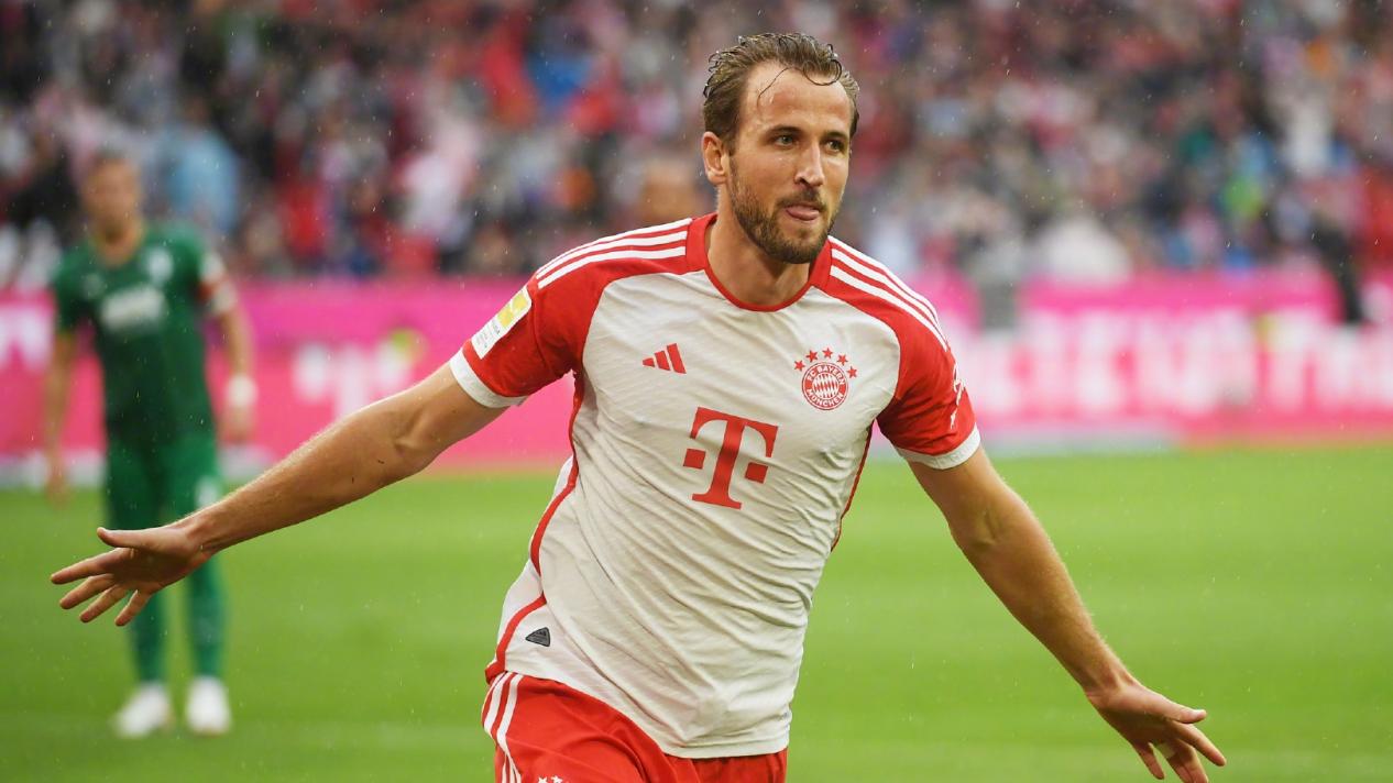 拜仁慕尼黑对抗对手，展现实力