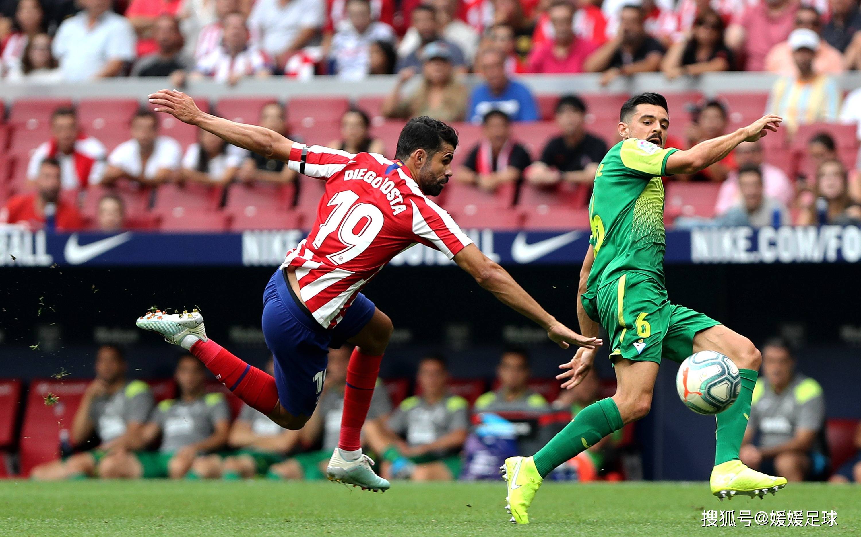 B体育登录-竞技足球运动员荣耀归来，感慨万千波澜壮阔