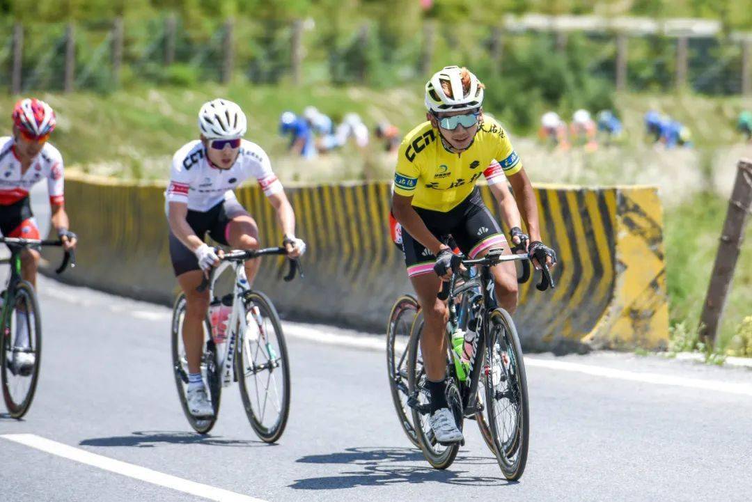 青海队队员互相配合，赢得比赛关键