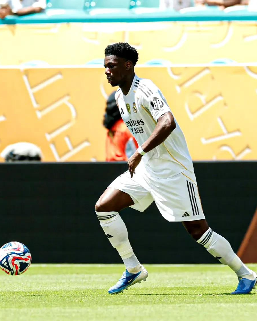 B体育下载-世界杯赛场上一支黑马队崭露头角