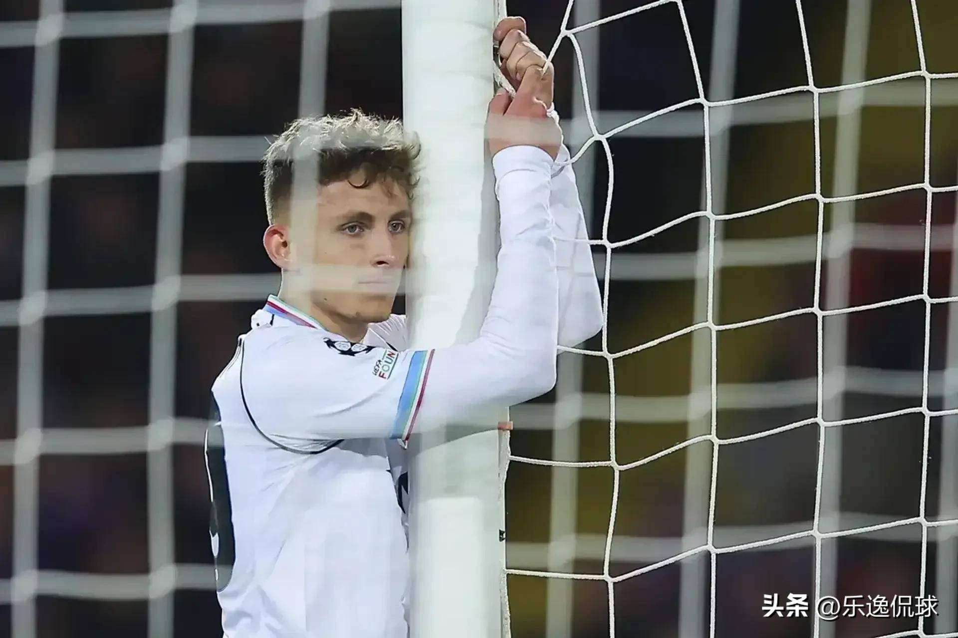 B体育登录入口-包含法兰克福攻击球员训练备战英超前五的词条